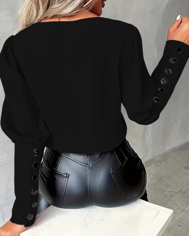 Lyra™ | Women’s V-Neck Horseshoe Sleeve Top with Contrast Color