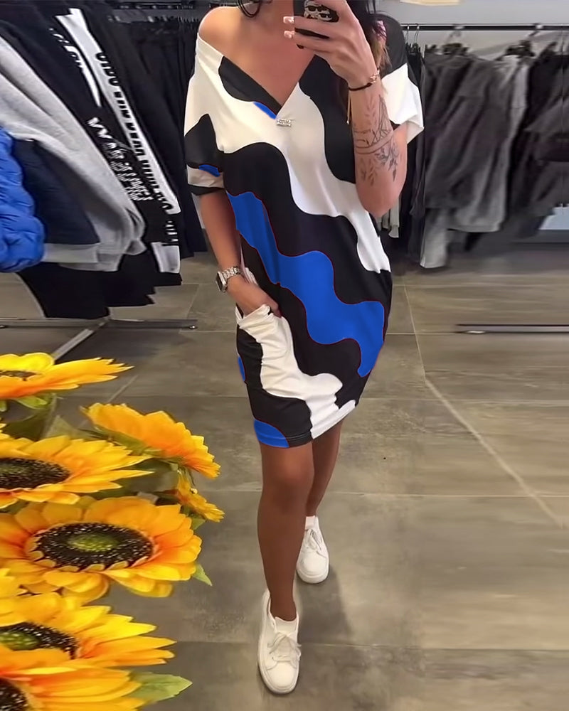 Mabel™ | Women’s V-Neck Dress with Wavy Print