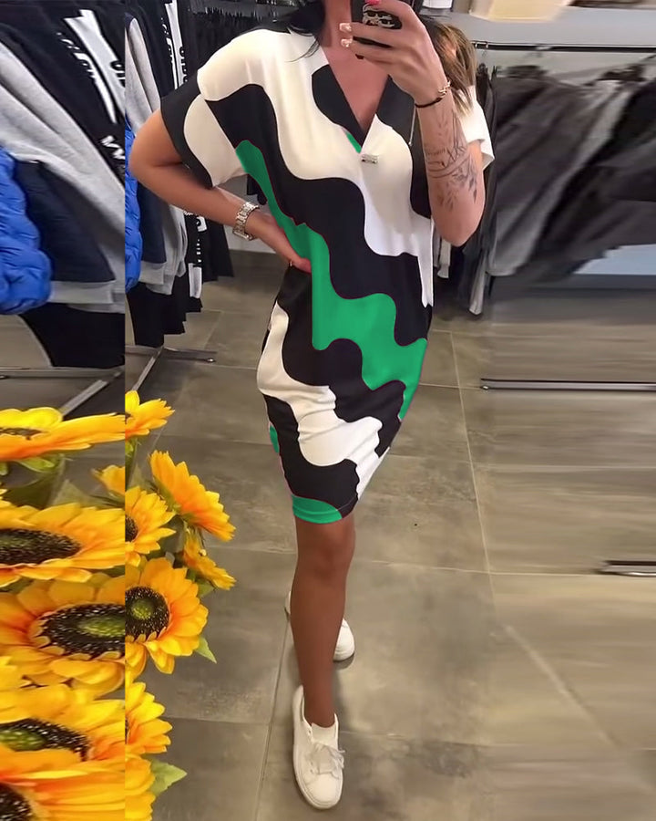 Mabel™ | Women’s V-Neck Dress with Wavy Print