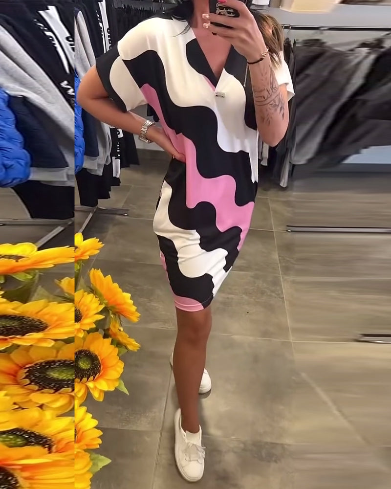 Mabel™ | Women’s V-Neck Dress with Wavy Print